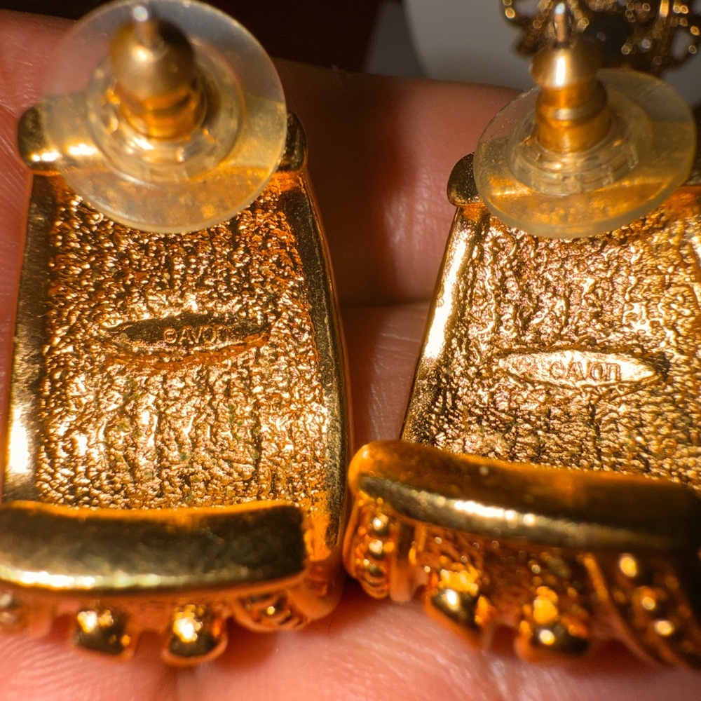 Avon Gold Necklace with Multicolor Accents - Picture 3 of 4